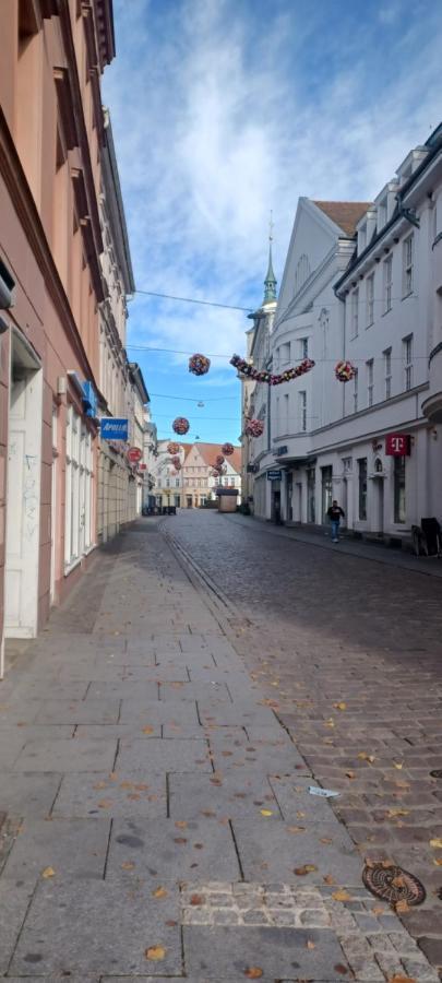 Zimmer Und Apartment Rosi Krakow am See Eksteriør billede